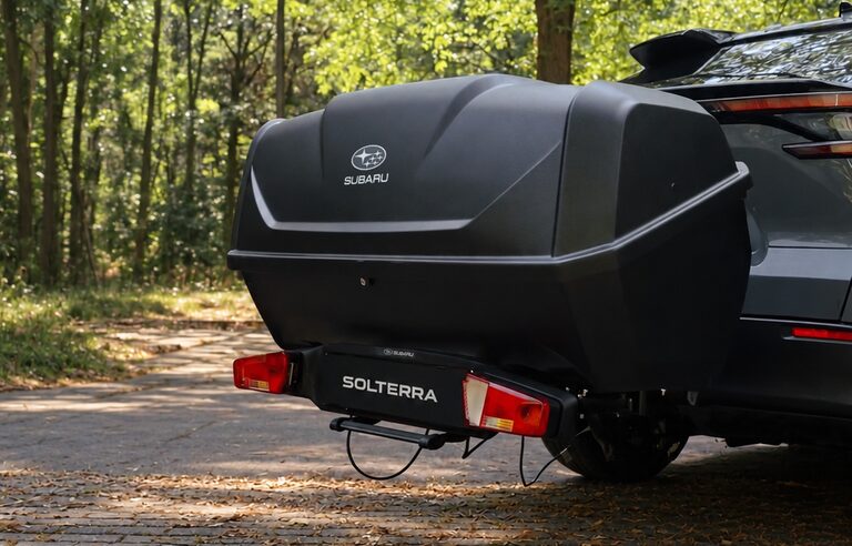 Trekhaak en laadkabel, originele Subaru-accessoires